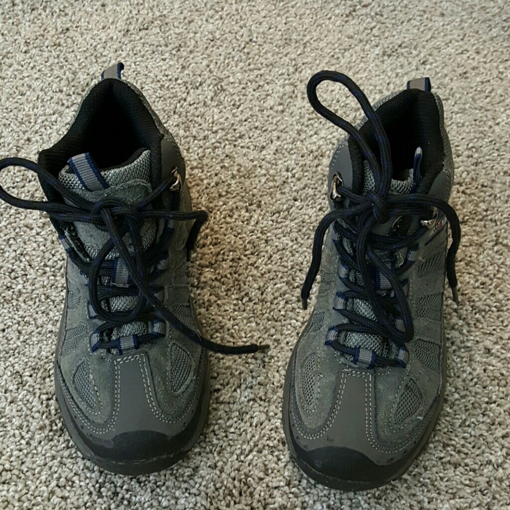 Swiss Gear boy shoes sneakers gray lace up size 1